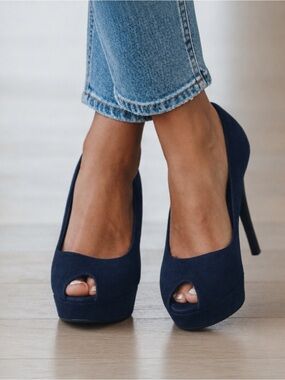 Yves Saint Laurent Dark Blue Peep Toe suede Heels size 39 (9)